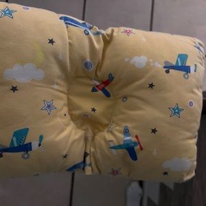 One newborn head shaper pillow